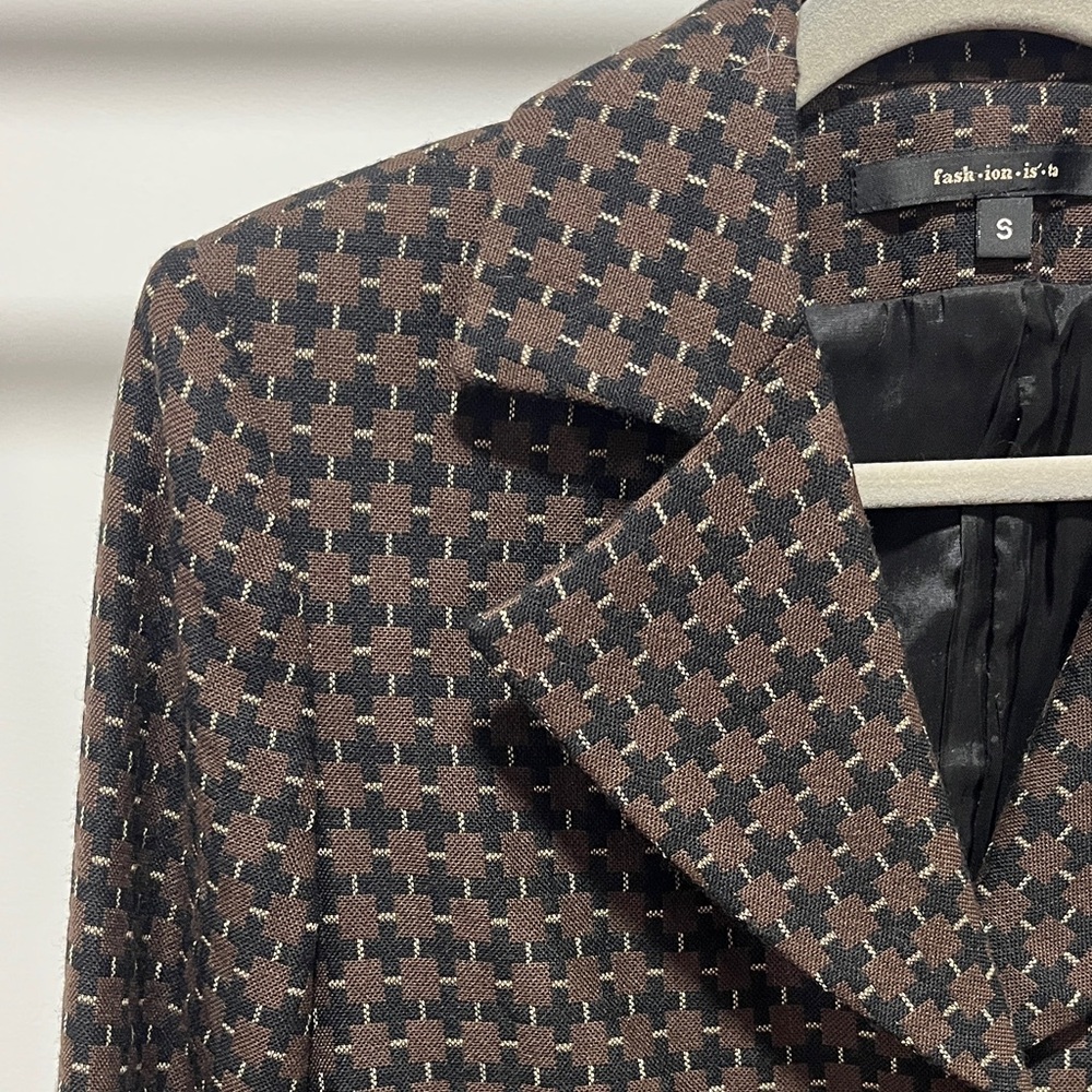 Chic Brown Patterned Trench Coat - image 4